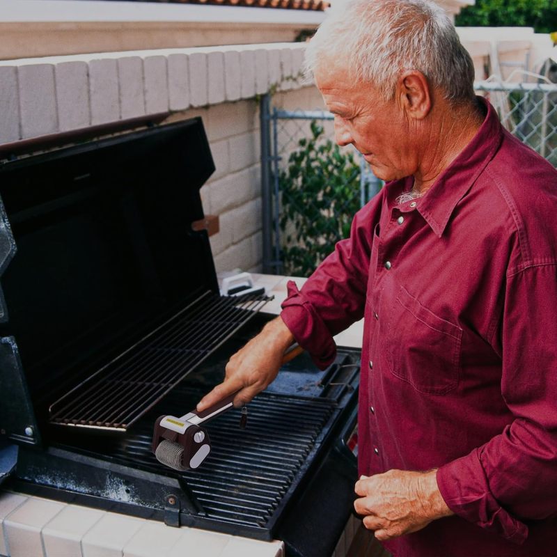 Uso de un limpiador eléctrico para barbacoa