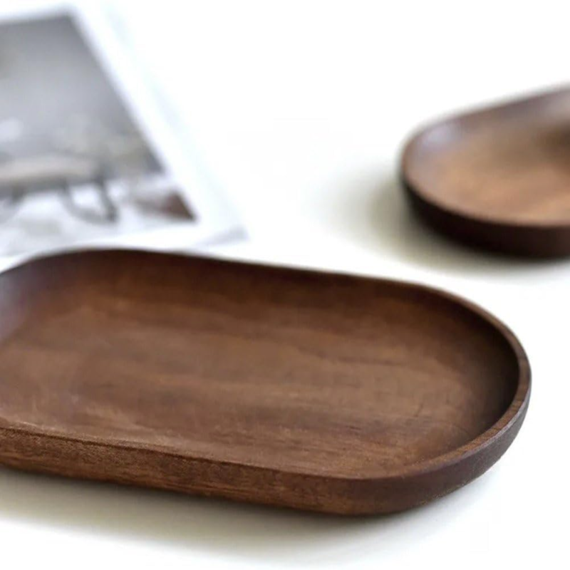 Assiettes ovales en bois Irovami - détail de la texture et de la forme