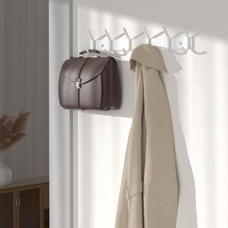 Porte-manteau mural en situation (entrée, salle de bain)