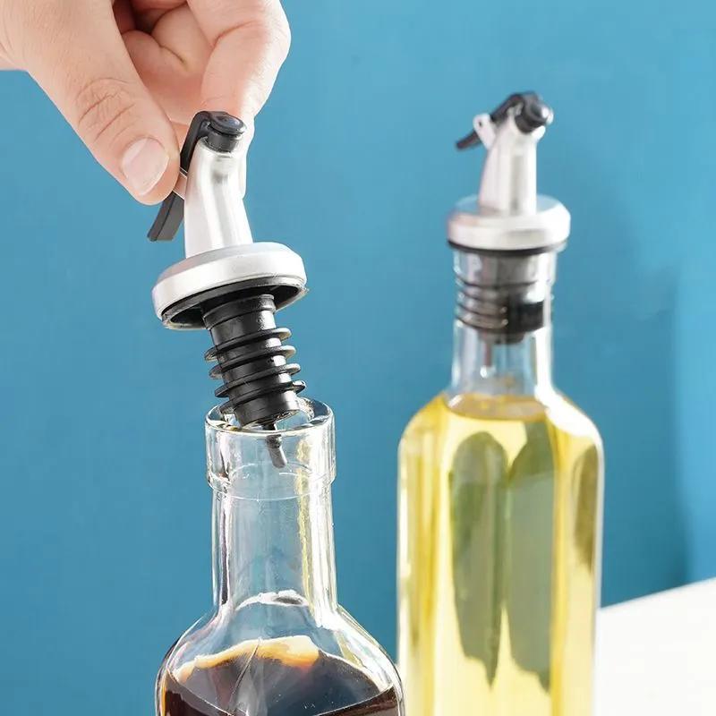 Bouchon verseur en action sur une bouteille