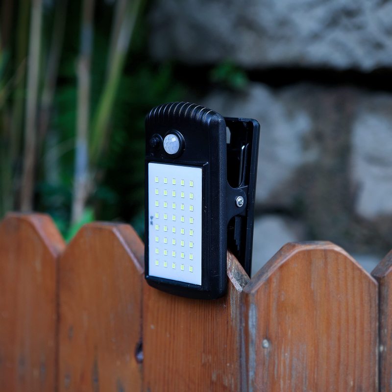 Detalle del clip de montaje - luz solar con clip