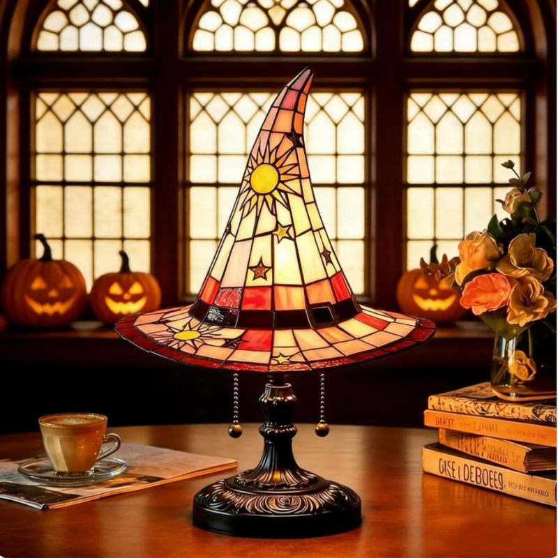 Lampe chapeau de sorcière Irovami - détail des motifs et de la lumière