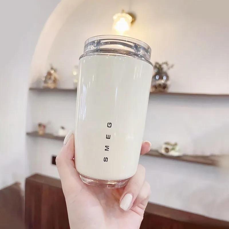 Tasse SMEG - détail de la double paroi et du couvercle