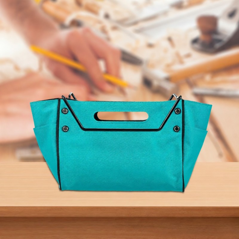Sac outil accroché à une échelle en situation