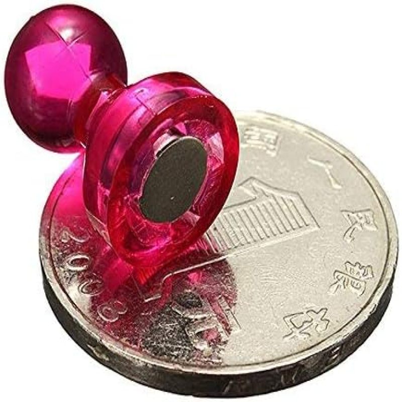 Détail d'une punaise magnétique colorée